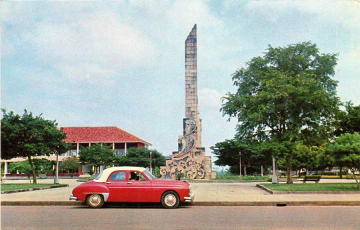  Bissau. Monumento ao esforço da raça. Praça do Império.